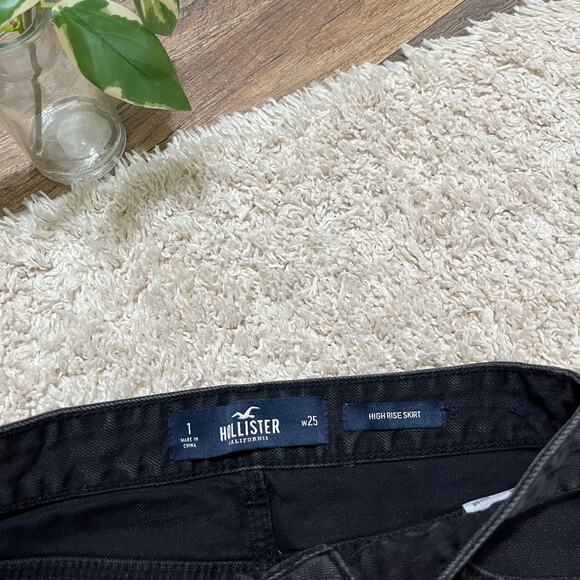 Hollister Vintage-Inspired Washed Black Distressed High Rise Denim Mini Skirt - Picture 2 of 4